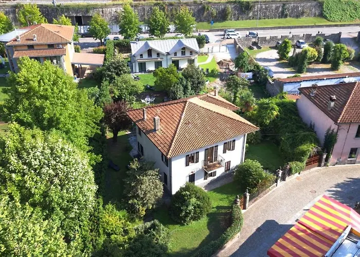 I Laghee Casette Breva E Tivano Lakeside Garden Bike&boat&scooter بيت للعطل