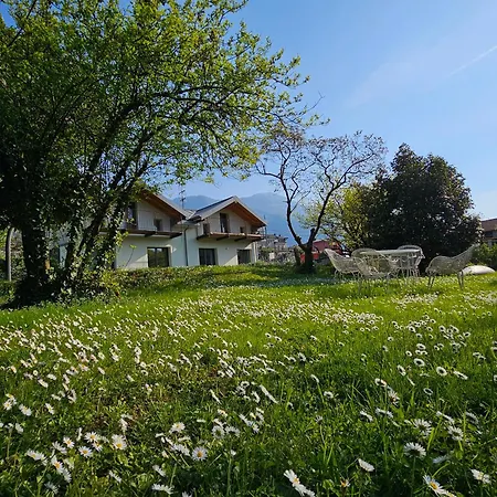 I Laghee Casette Breva E Tivano Stylish Winter Cozy With Private Garden Casa de Férias